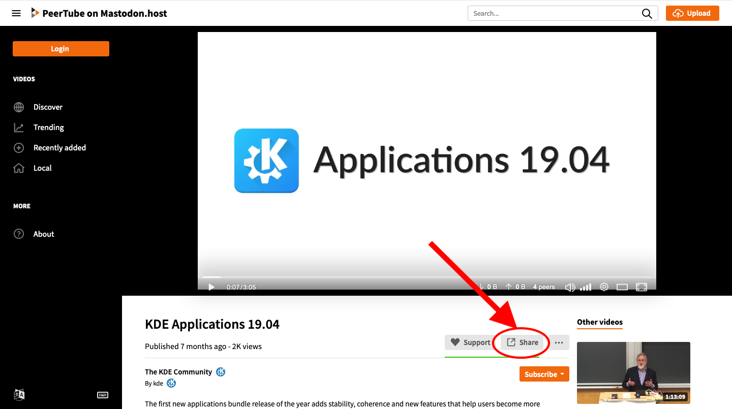 Una schermata che mostra un post video su un’Istanza PeerTube con il pulsante “Share” (“Condividi”) evidenziato da un cerchio rosso verso cui punta una freccia altrettanto rossa.