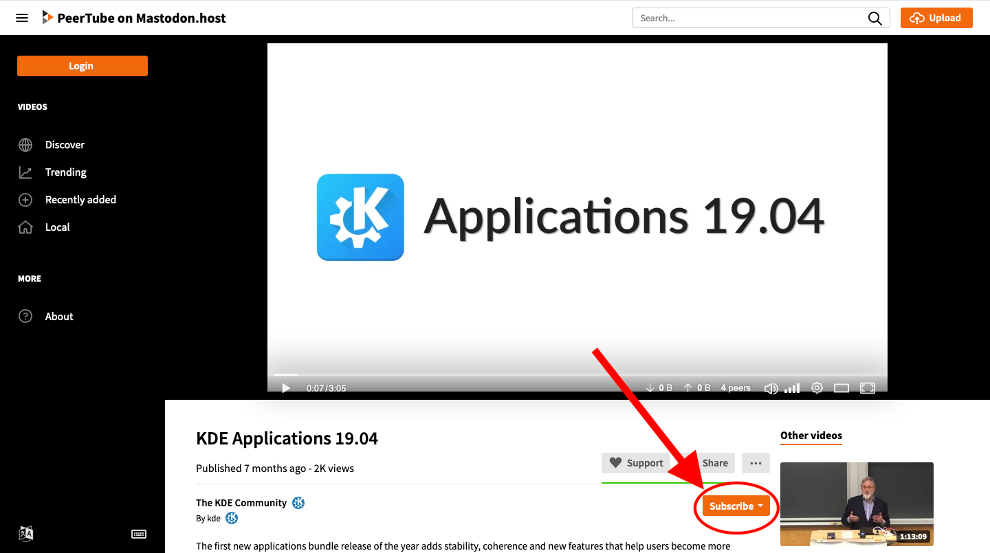 Una schermata che mostra la pagina di un post video sul sito web di un’Istanza PeerTube con il pulsante “Subscribe” (“Iscriviti”) evidenziato da un cerchio rosso cui punta una freccia altrettanto rossa.
